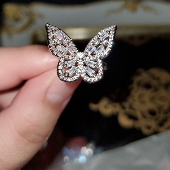 🦋Gorgeous crystal butterfly ring - Picture 2 of 5